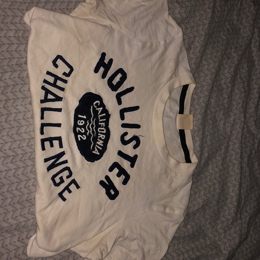 cropped Hollister shirt
